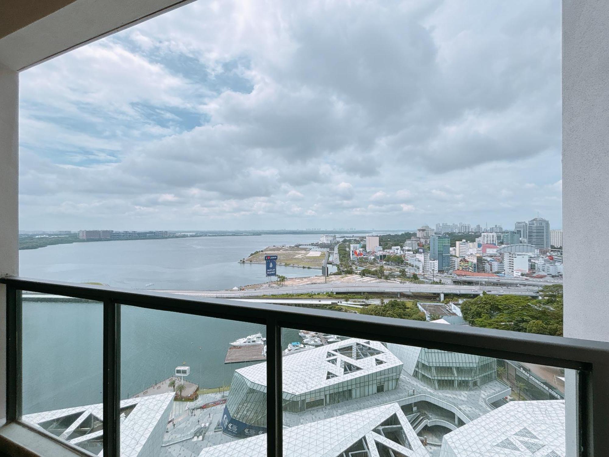 Pangsapuri Sea View R&f Princess Cove Seine Region